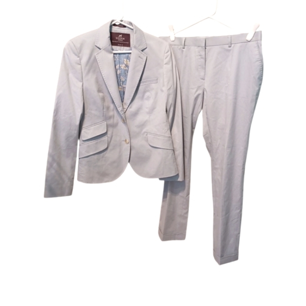 Sacoor Brothers Professional Suit with Tailored Silhouettes 6860